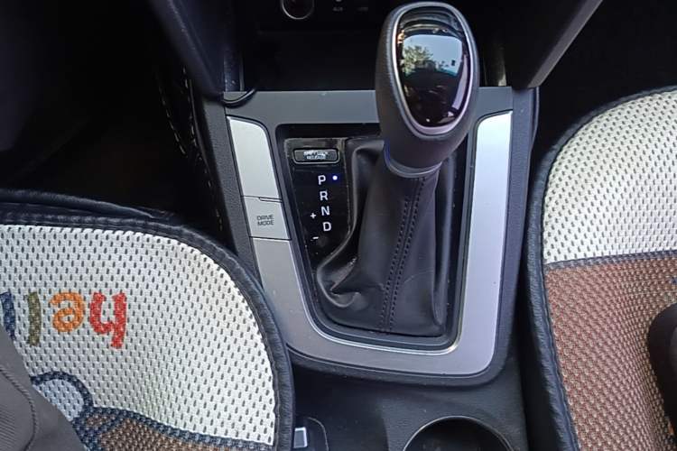 Used Hyundai Elantra (6th Generation / Lingdong) 2016 1.6L Automatic ZhiXuan – Elite Version Gear Lever