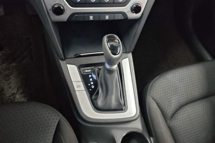 Used Hyundai Elantra (6th Generation / Lingdong) 2016 1.6L Automatic ZhiXuan – Elite Version Gear Lever