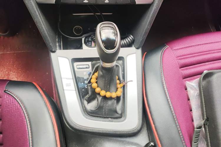 Used Hyundai Elantra (6th Generation / Lingdong) 2016 1.6L Automatic ZhiXuan – Elite Version Gear Lever