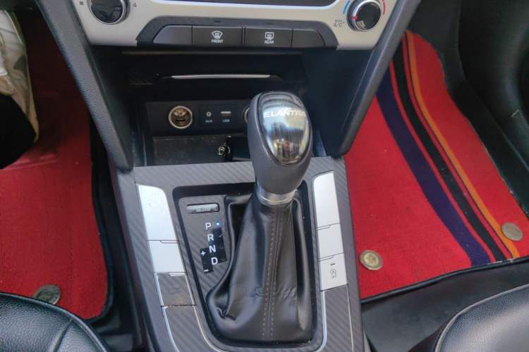 Used Hyundai Elantra (6th Generation / Lingdong) 2016 1.6L Automatic ZhiXuan – Elite Version Gear Lever