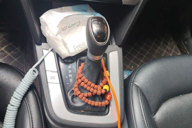 Used Hyundai Elantra (6th Generation / Lingdong) 2016 1.6L Automatic ZhiXuan – Elite Version Gear Lever