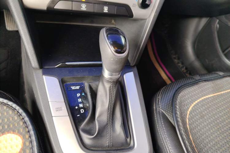 Used Hyundai Elantra (6th Generation / Lingdong) 2016 1.6L Automatic ZhiXuan – Elite Version Gear Lever