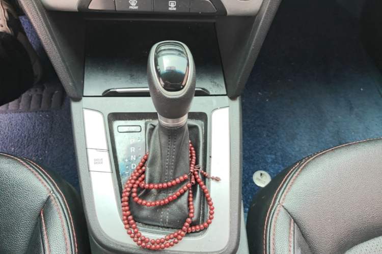 Used Hyundai Elantra (6th Generation / Lingdong) 2016 1.6L Automatic ZhiXuan – Elite Version Gear Lever