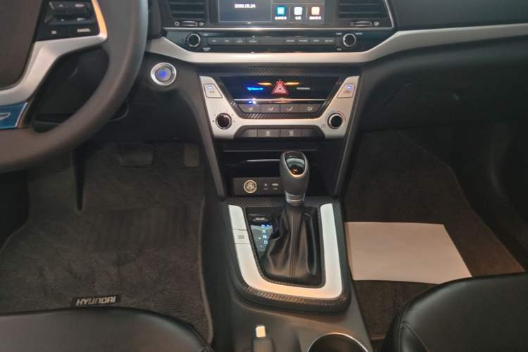 Used Hyundai Elantra (6th Generation / Lingdong) 2016 1.6L Automatic ZhiXuan – Elite Version Gear Lever