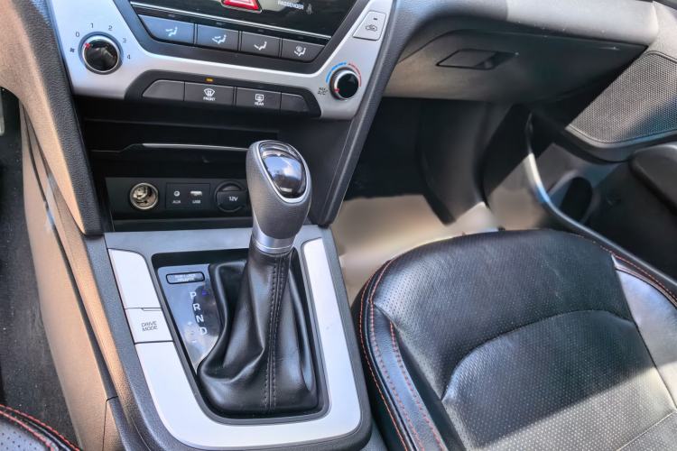 Used Hyundai Elantra (6th Generation / Lingdong) 2016 1.6L Automatic ZhiXuan – Elite Version Gear Lever