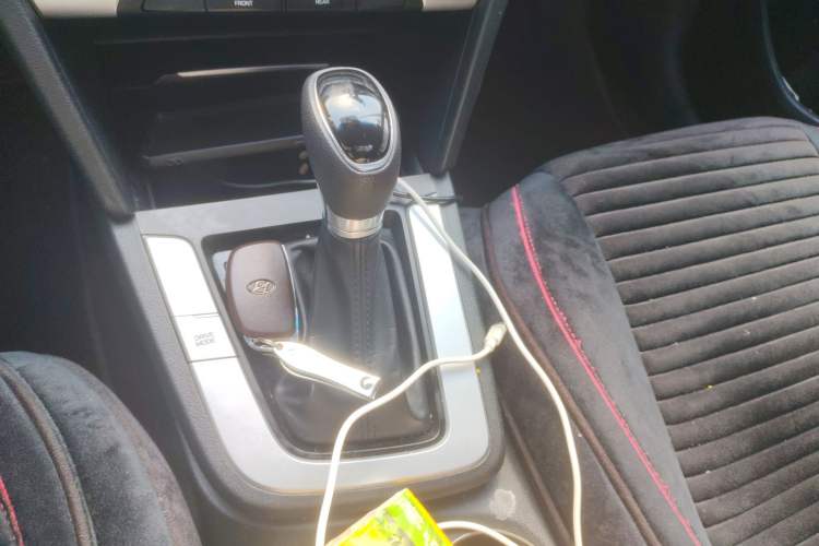 Used Hyundai Elantra (6th Generation / Lingdong) 2016 1.6L Automatic ZhiXuan – Elite Version Gear Lever