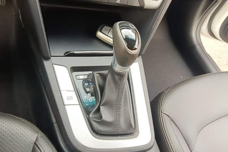 Used Hyundai Elantra (6th Generation / Lingdong) 2016 1.6L Automatic ZhiXuan – Elite Version Gear Lever