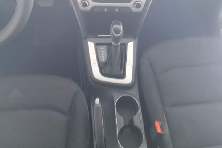 Used Hyundai Elantra (6th Generation / Lingdong) 2016 1.6L Automatic ZhiXuan – Elite Version Gear Lever