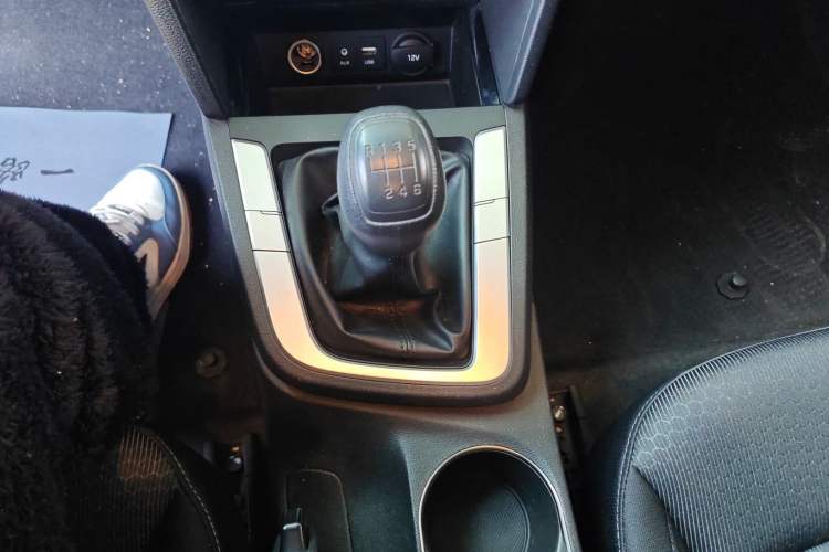 Used Hyundai Elantra (6th Generation / Lingdong) 2016 1.6L Manual ZhiXuan·Youth Edition Gear Lever