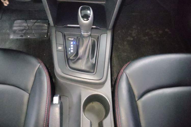 Used Hyundai Elantra (6th Generation / Lingdong) 2016 1.4T Dual-Clutch Xuan Dong · Dynamic Version Gear Lever