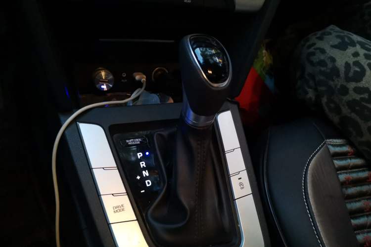 Used Hyundai Elantra (6th Generation / Lingdong) 2016 1.6L Automatic ZhiXuan – Elite Version Gear Lever