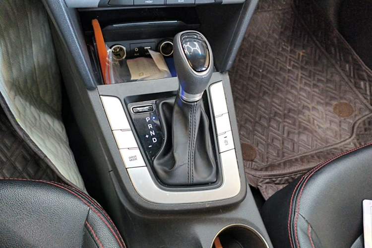 Used Hyundai Elantra (6th Generation / Lingdong) 2016 1.6L Automatic ZhiXuan – Elite Version Gear Lever