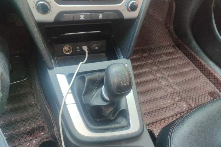 Used Hyundai Elantra (6th Generation / Lingdong) 2016 1.6L Manual ZhiXuan · Dynamic Model Gear Lever
