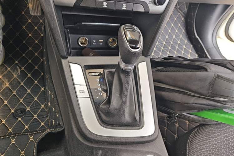 Used Hyundai Elantra (6th Generation / Lingdong) 2016 1.6L Automatic ZhiXuan – Elite Version Gear Lever