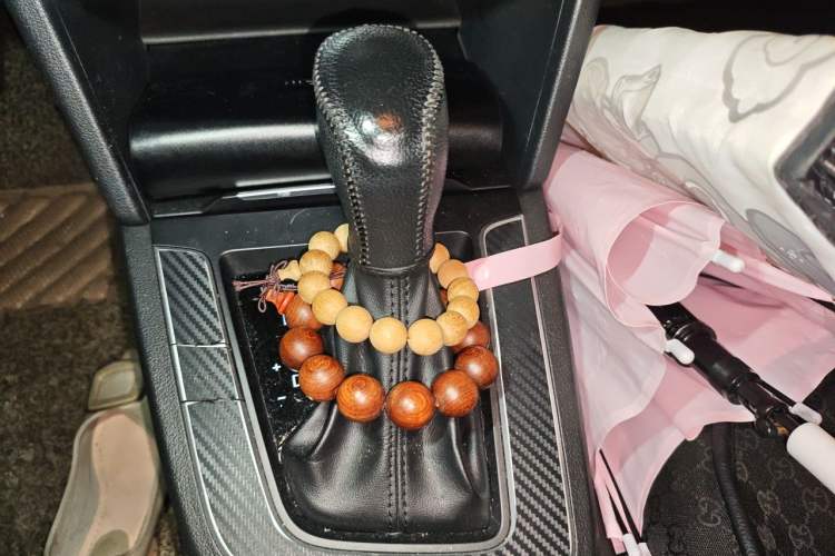 Used Hyundai Elantra (6th Generation / Lingdong) 2016 1.6L Automatic ZhiXuan – Elite Version Gear Lever