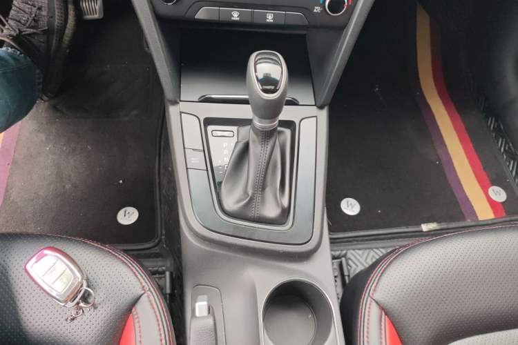 Used Hyundai Elantra (6th Generation / Lingdong) 2016 1.4T Dual-Clutch Xuan Dong · Dynamic Version Gear Lever
