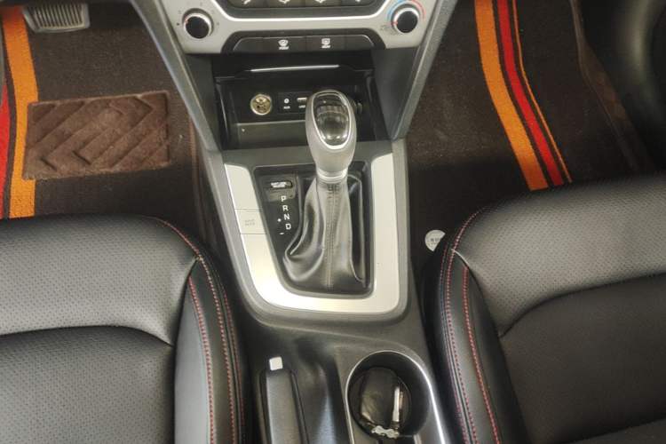 Used Hyundai Elantra (6th Generation / Lingdong) 2016 1.6L Automatic ZhiXuan – Elite Version Gear Lever