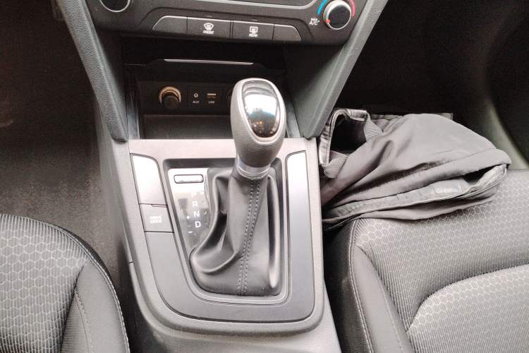 Used Hyundai Elantra (6th Generation / Lingdong) 2016 1.4T Dual-Clutch Xuan Dong · Dynamic Version Gear Lever