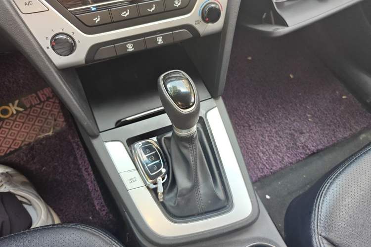Used Hyundai Elantra (6th Generation / Lingdong) 2016 1.6L Automatic ZhiXuan – Elite Version Gear Lever