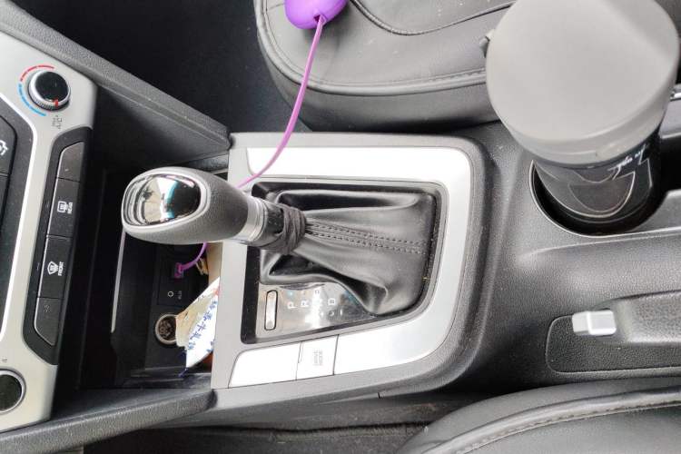 Used Hyundai Elantra (6th Generation / Lingdong) 2016 1.6L Automatic ZhiXuan – Elite Version Gear Lever