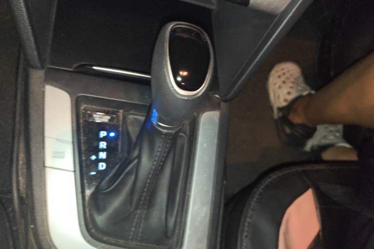 Used Hyundai Elantra (6th Generation / Lingdong) 2016 1.6L Automatic ZhiXuan – Elite Version Gear Lever