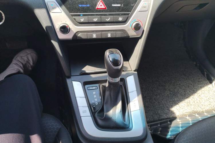 Used Hyundai Elantra (6th Generation / Lingdong) 2016 1.6L Automatic ZhiXuan – Elite Version Gear Lever
