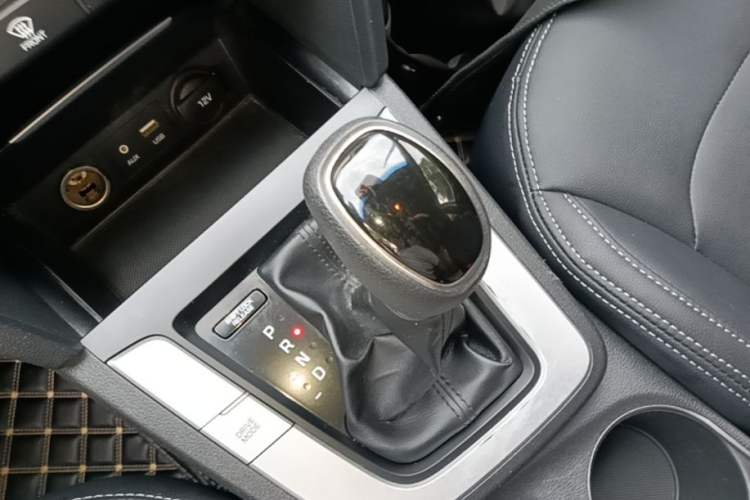 Used Hyundai Elantra (6th Generation / Lingdong) 2016 1.6L Automatic ZhiXuan – Elite Version Gear Lever
