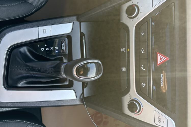 Used Hyundai Elantra (6th Generation / Lingdong) 2016 1.6L Automatic ZhiXuan – Elite Version Gear Lever