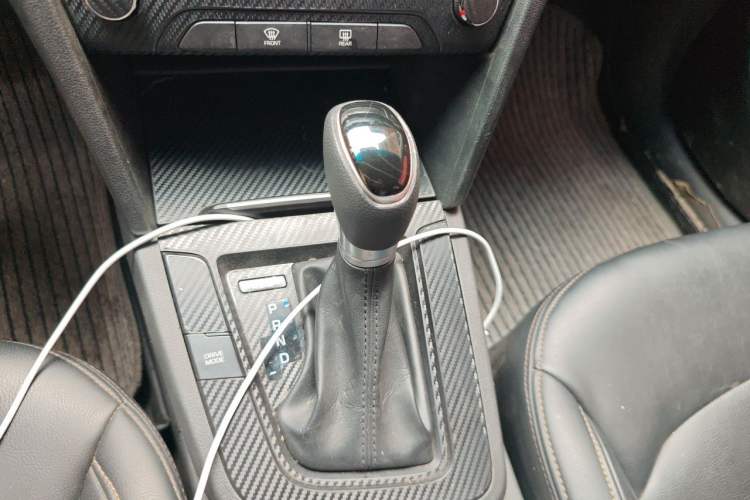 Used Hyundai Elantra (6th Generation / Lingdong) 2016 1.4T Dual-Clutch Xuan Dong · Dynamic Version Gear Lever