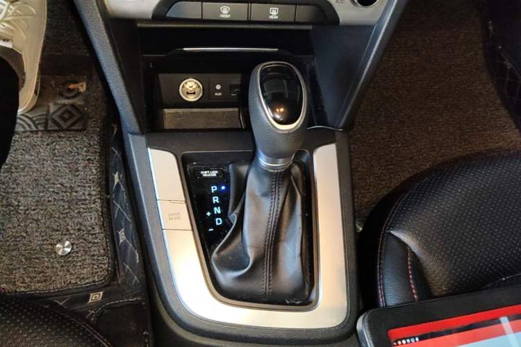 Used Hyundai Elantra (6th Generation / Lingdong) 2016 1.6L Automatic ZhiXuan – Elite Version Gear Lever