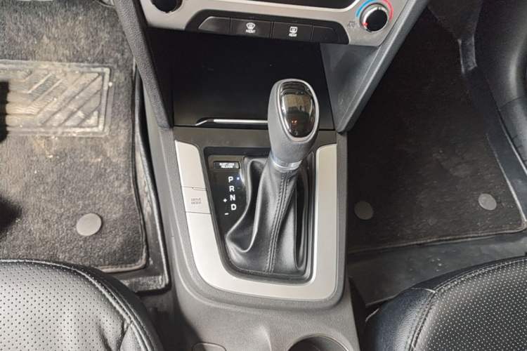 Used Hyundai Elantra (6th Generation / Lingdong) 2016 1.6L Automatic ZhiXuan – Elite Version Gear Lever