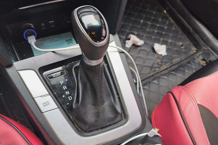Used Hyundai Elantra (6th Generation / Lingdong) 2016 1.6L Automatic ZhiXuan – Elite Version Gear Lever