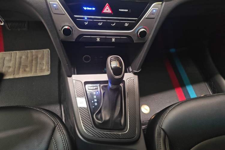 Used Hyundai Elantra (6th Generation / Lingdong) 2016 1.6L Automatic ZhiXuan – Elite Version Gear Lever