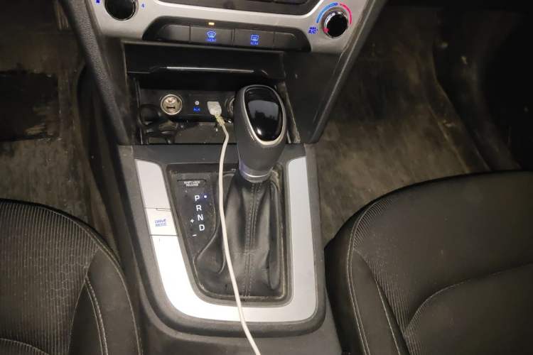 Used Hyundai Elantra (6th Generation / Lingdong) 2016 1.6L Automatic ZhiXuan – Elite Version Gear Lever