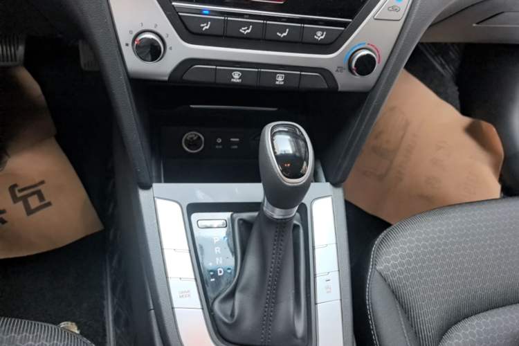 Used Hyundai Elantra (6th Generation / Lingdong) 2016 1.6L Automatic ZhiXuan – Elite Version Gear Lever