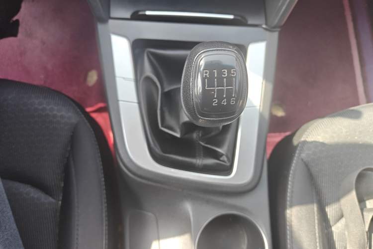 Used Hyundai Elantra (6th Generation / Lingdong) 2016 1.6L Manual ZhiXuan·Youth Edition Gear Lever