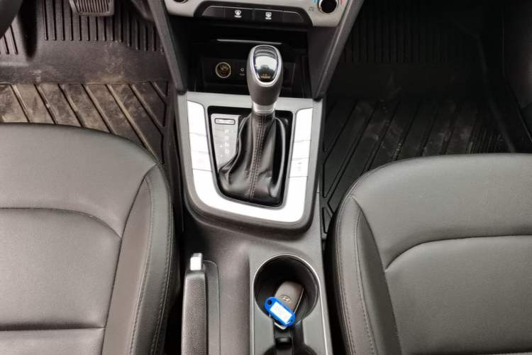 Used Hyundai Elantra (6th Generation / Lingdong) 2016 1.6L Automatic ZhiXuan – Elite Version Gear Lever