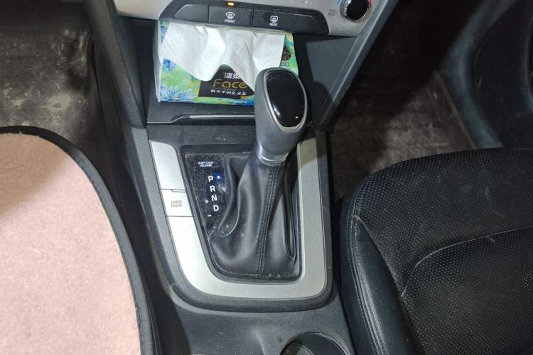 Used Hyundai Elantra (6th Generation / Lingdong) 2016 1.6L Automatic ZhiXuan – Elite Version Gear Lever