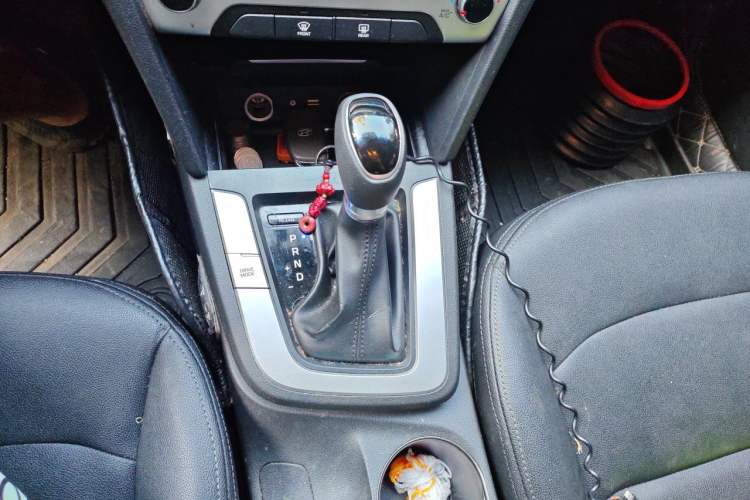 Used Hyundai Elantra (6th Generation / Lingdong) 2016 1.6L Automatic ZhiXuan – Elite Version Gear Lever
