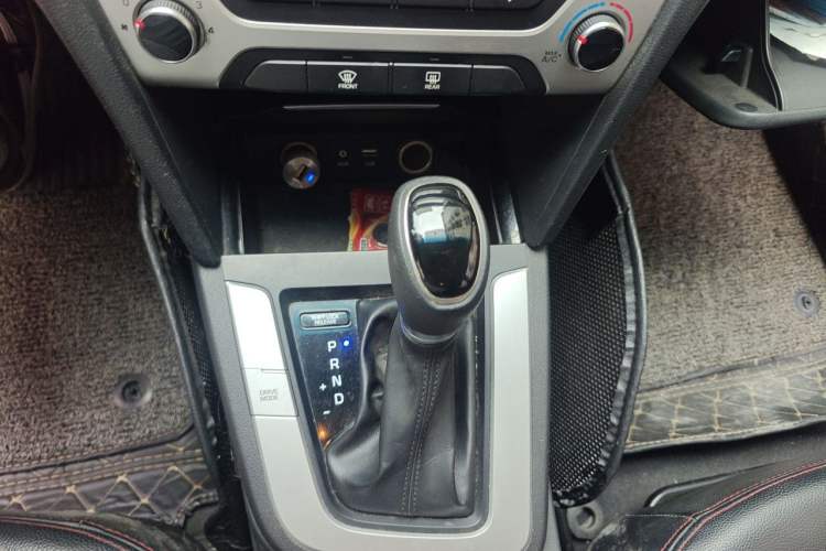 Used Hyundai Elantra (6th Generation / Lingdong) 2016 1.6L Automatic ZhiXuan – Elite Version Gear Lever