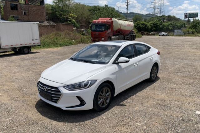 Ojetý Hyundai Elantra (6th Generation / Lingdong) 2016 1.6L Manual ZhiXuan · Dynamic Model