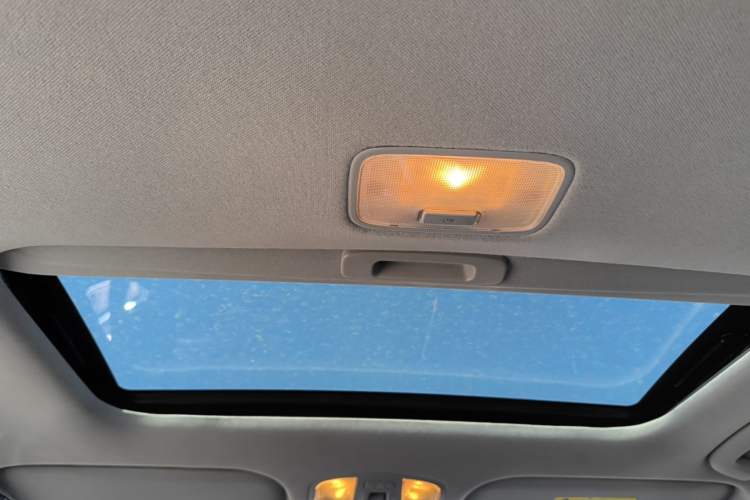 Used Hyundai Elantra (6th Generation / Lingdong) 2016 1.6L Automatic ZhiXuan – Elite Version Headliner