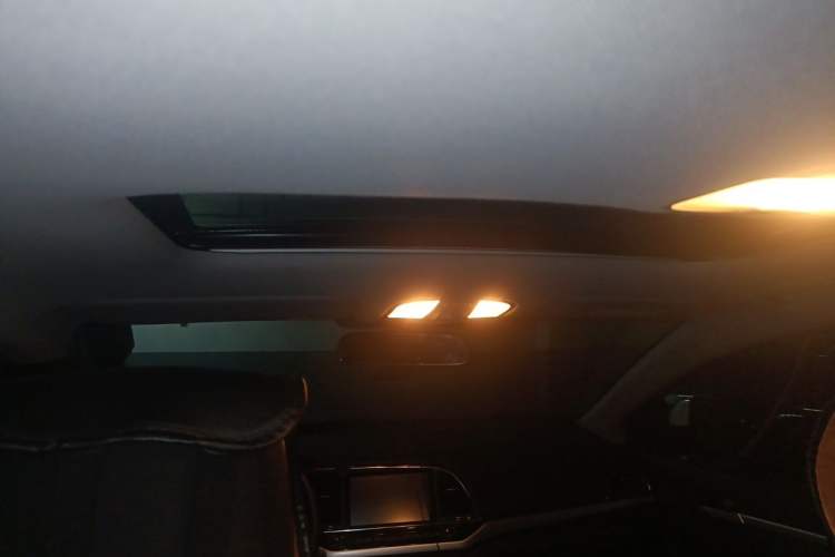 Used Hyundai Elantra (6th Generation / Lingdong) 2016 1.6L Automatic ZhiXuan – Elite Version Headliner