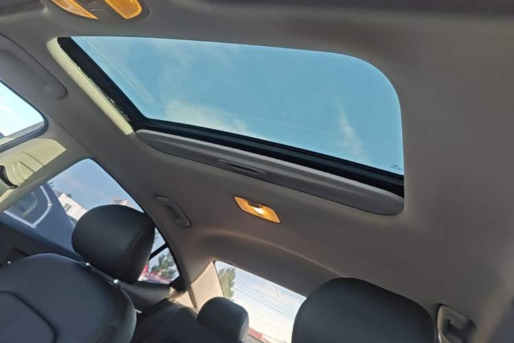 Used Hyundai Elantra (6th Generation / Lingdong) 2016 1.6L Automatic ZhiXuan – Elite Version Headliner