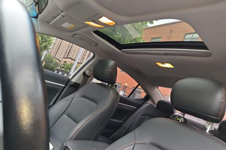 Used Hyundai Elantra (6th Generation / Lingdong) 2016 1.6L Automatic ZhiXuan – Elite Version Headliner