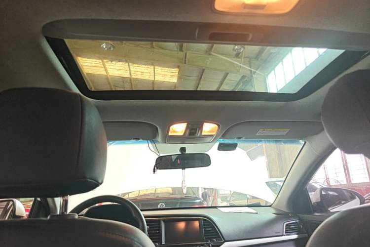 Used Hyundai Elantra (6th Generation / Lingdong) 2016 1.6L Automatic ZhiXuan – Elite Version Headliner