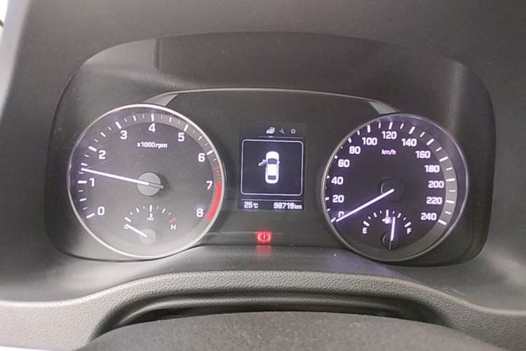 Used Hyundai Elantra (6th Generation / Lingdong) 2016 1.6L Manual ZhiXuan · Dynamic Model Instrument Cluster