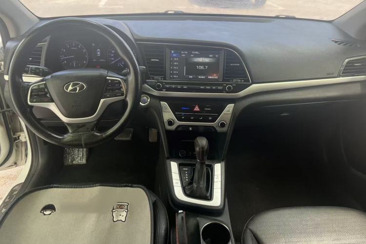 Used Hyundai Elantra (6th Generation / Lingdong) 2016 1.6L Automatic ZhiXuan · Luxury Version Interior 1
