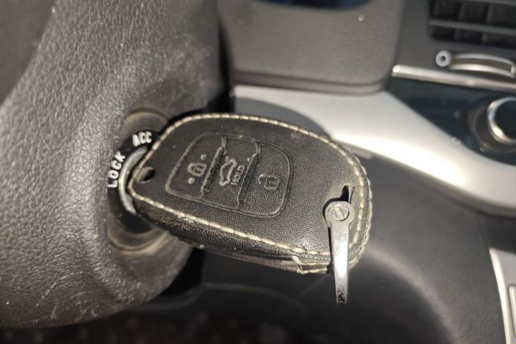 Used Hyundai Elantra (6th Generation / Lingdong) 2016 1.6L Automatic ZhiXuan – Elite Version Interior 1