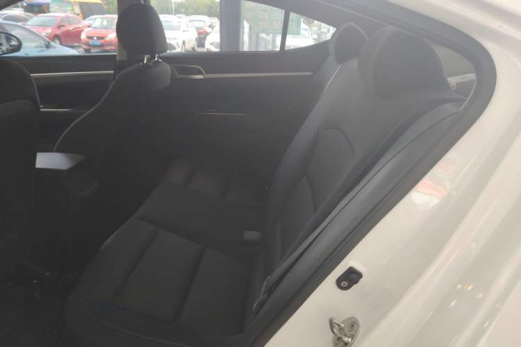 Used Hyundai Elantra (6th Generation / Lingdong) 2016 1.6L Manual ZhiXuan·Youth Edition Interior 1